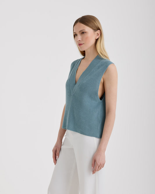 Scollo V Azzurro | Filippo De Laurentiis Scollo V Azzurro | Filippo De Laurentiis