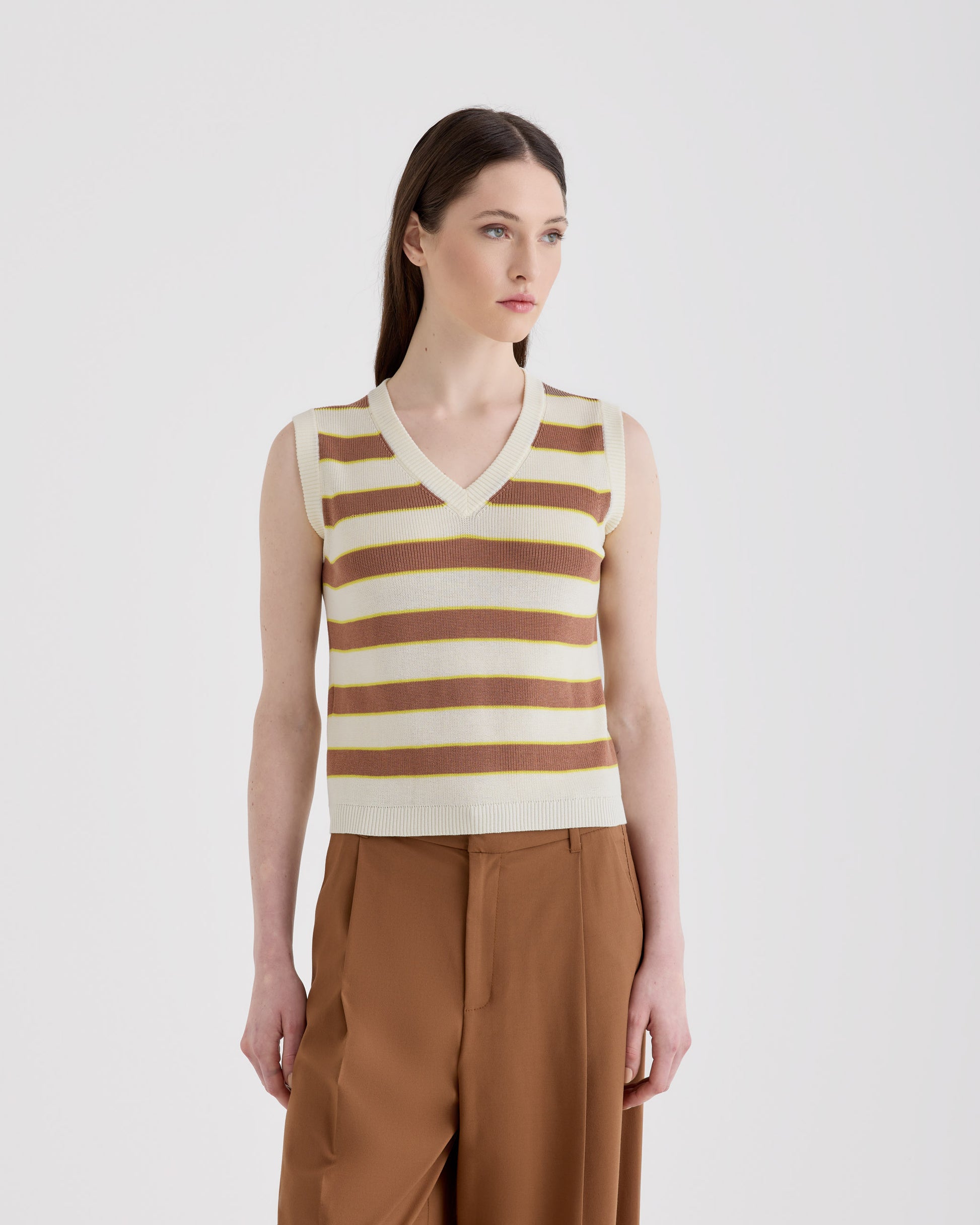 Scollo V Marrone giallo gesso | Filippo De Laurentiis