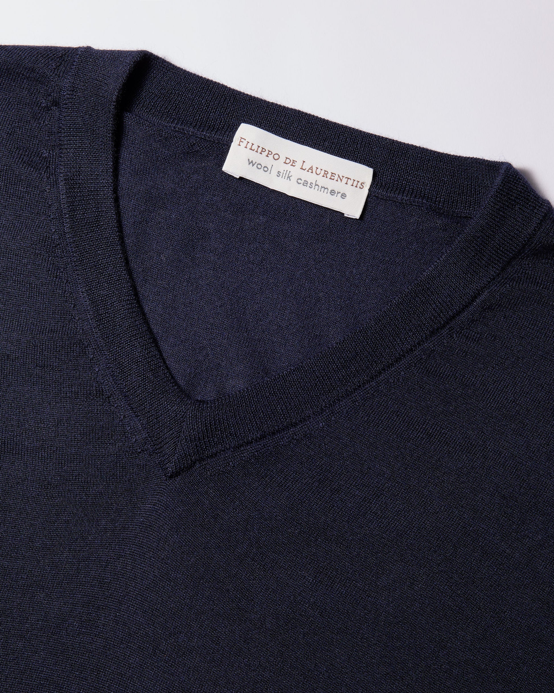 Scollo v Blu navy | Filippo De Laurentiis